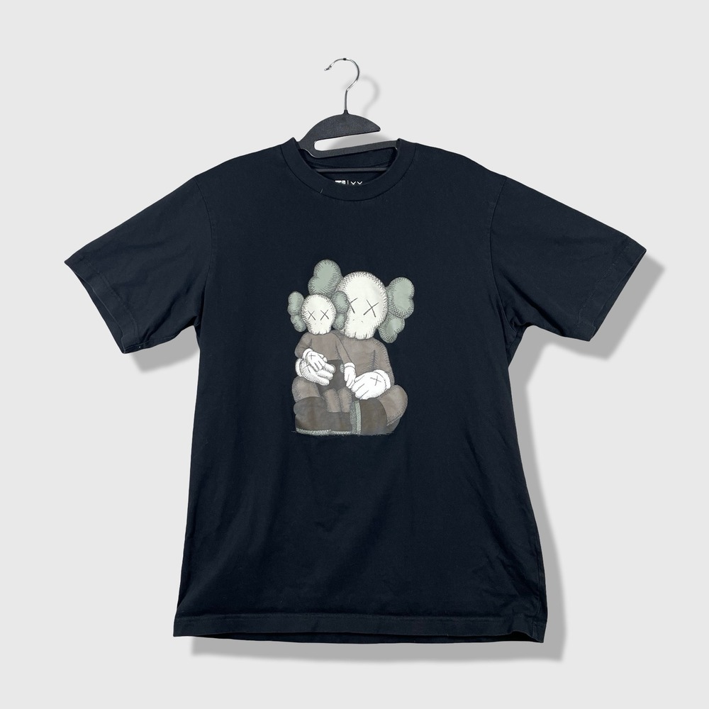 Uniqlo KAWS T-Shirt Mens Medium Black Streetwear Graphic Tee Companion